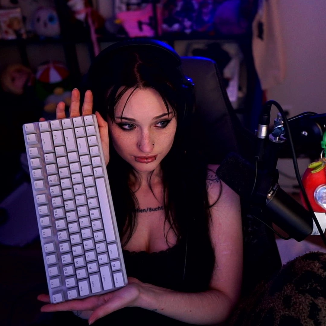 IM LIVE playing life is strange with <a href="/Alienware/">ALIENWARE</a> pro line! 
twitch.tv/nihachu