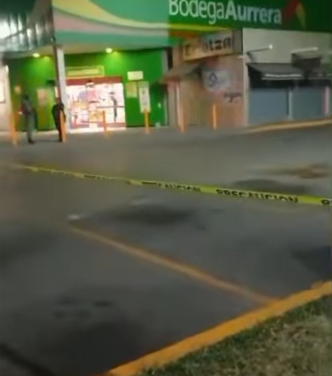#Cuautla | 🚨 Enfrentamiento entre grupos criminales en estacionamiento de Bodega Aurrera de Brisas en Cuautla. Se había reportado una camioneta baleada, sin embargo, no se encontraron personas lesionadas ni dicho vehículo.