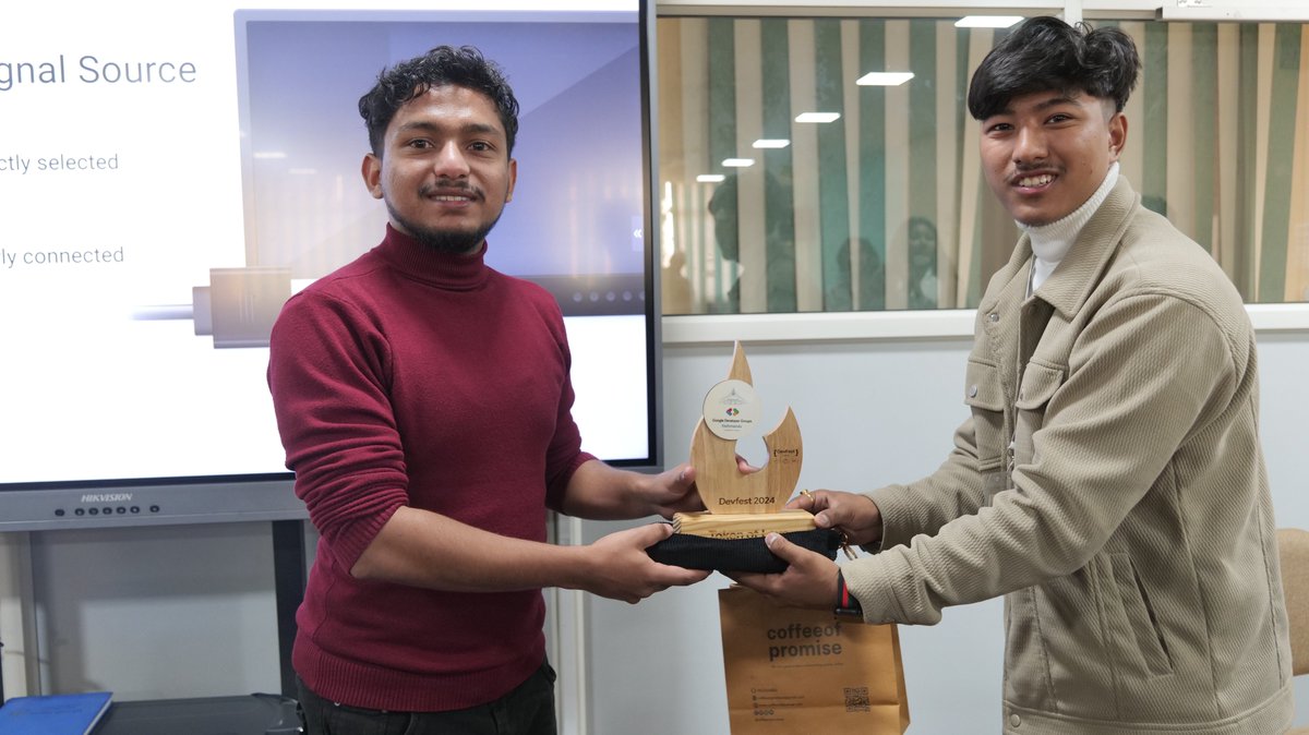 gdgkathmandu's tweet image. Huge thanks to Gaurav Shah for leading an insightful Codelab on Kubernetes at DevFest Kathmandu 2024! Your expertise helped us level up our skills.

#DevFestKathmandu #Kubernetes #Codelab #GDG #DevFest2024  #TechTalks  #GDGKathmandu #Workshop #IT #TechLeaders #GDGOutreach