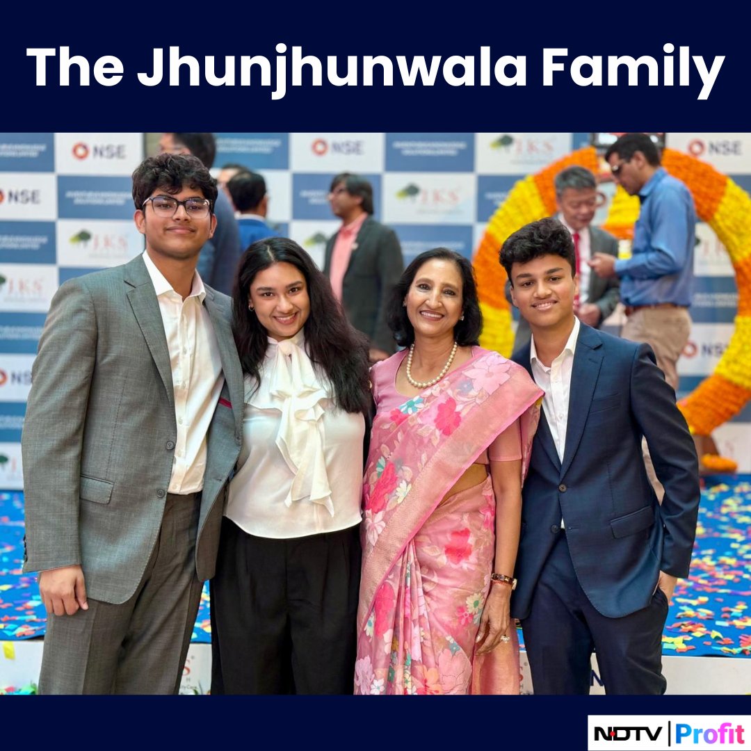 NDTVProfitAlpha's tweet photo. #RekhaJhunjhunwala with her children Nishtha, Aryaman, and Aryaveer Jhunjhunwala.
The family poses for a picture at the listing of #InventurusKnowledgeSolutions
Also Read: https://t.co/S03XFCyHpx https://t.co/u19lLMn5EK