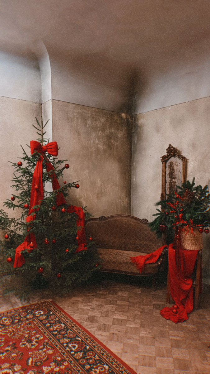 Padures muižā ir iemājojusi Ziemassvētku burvība! ✨🎄 Esam grezni izrotājuši kungu māju, un tā ir gatava kļūt par fonu TAVAI svētku fotosesijai. Tikai 30 € – rezervē laiku un iemūžini neaizmirstamus mirkļus vēsturiskā atmosfērā! 📸🎁
Piesakies 29640028
#ziemassvētki #Latvija