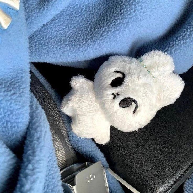 SkulingID's tweet image. "what's your favorite color?"
"blue"