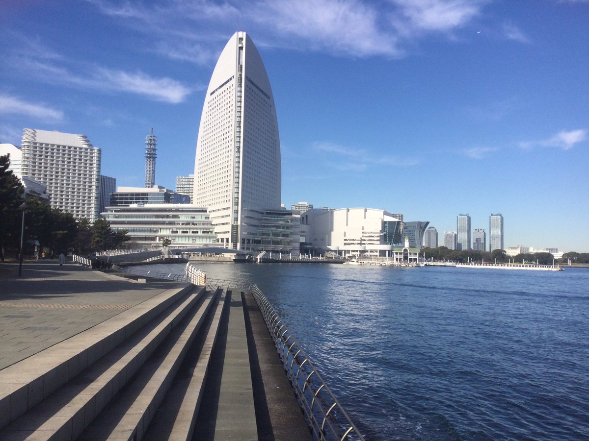 snoopytyn's tweet photo. ✨休みを利用して横浜へ🚗💭✨二泊三日横浜へやってきましたーッツ(まぁ現実逃避もあるが….😅)12/18日「浜野誠ワンマンLive」が今回最大の目的3部構成でアンコール含めて21曲歌ってくれました👏👏ハンマーヘッドに赤煉瓦を散策。快晴でポカポカあったかく気持ちいい散歩でした。又来ます🚗💭 https://t.co/UC0dsmRO0w