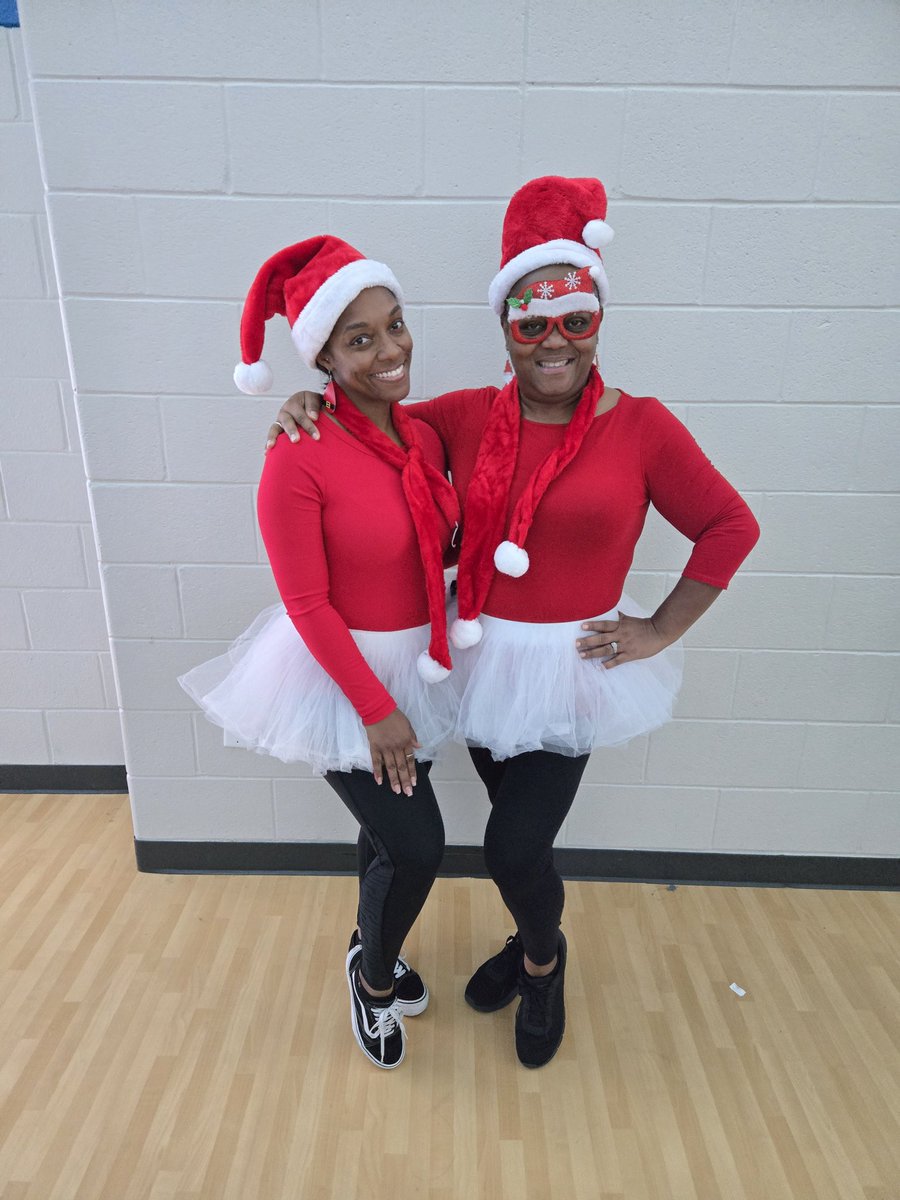 MrsRodgers250's tweet photo. We have decked the halls of Brosnahan with so many fun themes - Ugly Sweater Day, Holiday Twin Day, Holiday Character Dress Up!! @BrosnahanES @CyFairISD #noplacelikeBrosnahan
#itsholidaytime #cutestelfever https://t.co/pfRPvRCudu