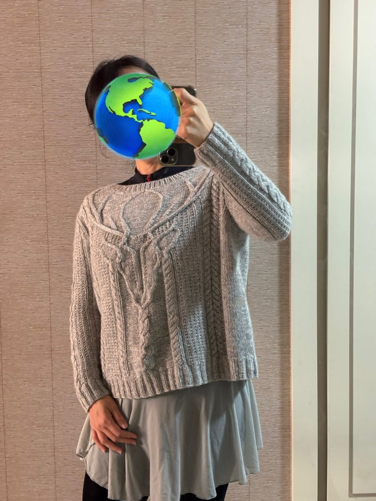 knitforme33's tweet photo. 소매 뜨기 싫어서 영원히 뻗대다가 결국 완성 이쁘다!! 소매 ���무 딱 붙어서 망했나 싶었는데 아니네 https://t.co/hNqnwhP6TJ