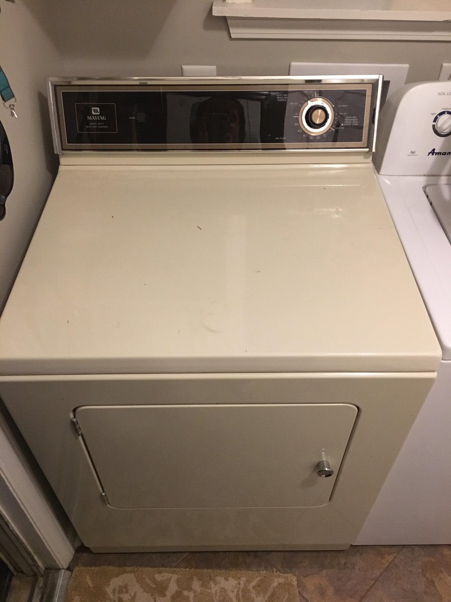 roywoodjr's tweet photo. These new dryers too quiet. Them old school dryers used to go off and and sound like a NBA buzzer beater. Wake up the whole house. And ya clothes be well done. https://t.co/aWl9jV1UCX