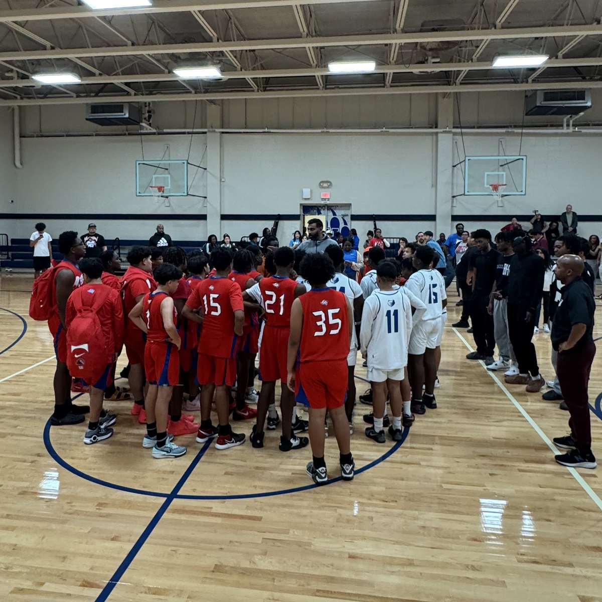 BHIAthletics's tweet photo. Some photos from today’s #BHIBasketball games against Thompson.
8A won 31-19
8B lost 21-35
7A won 43-42
7B lost 24-34
#BHIAthletics #BHIBears Pt. 1
A huge thank you for the support from @DobieHoops!!!! https://t.co/hHdDT90Y5Q