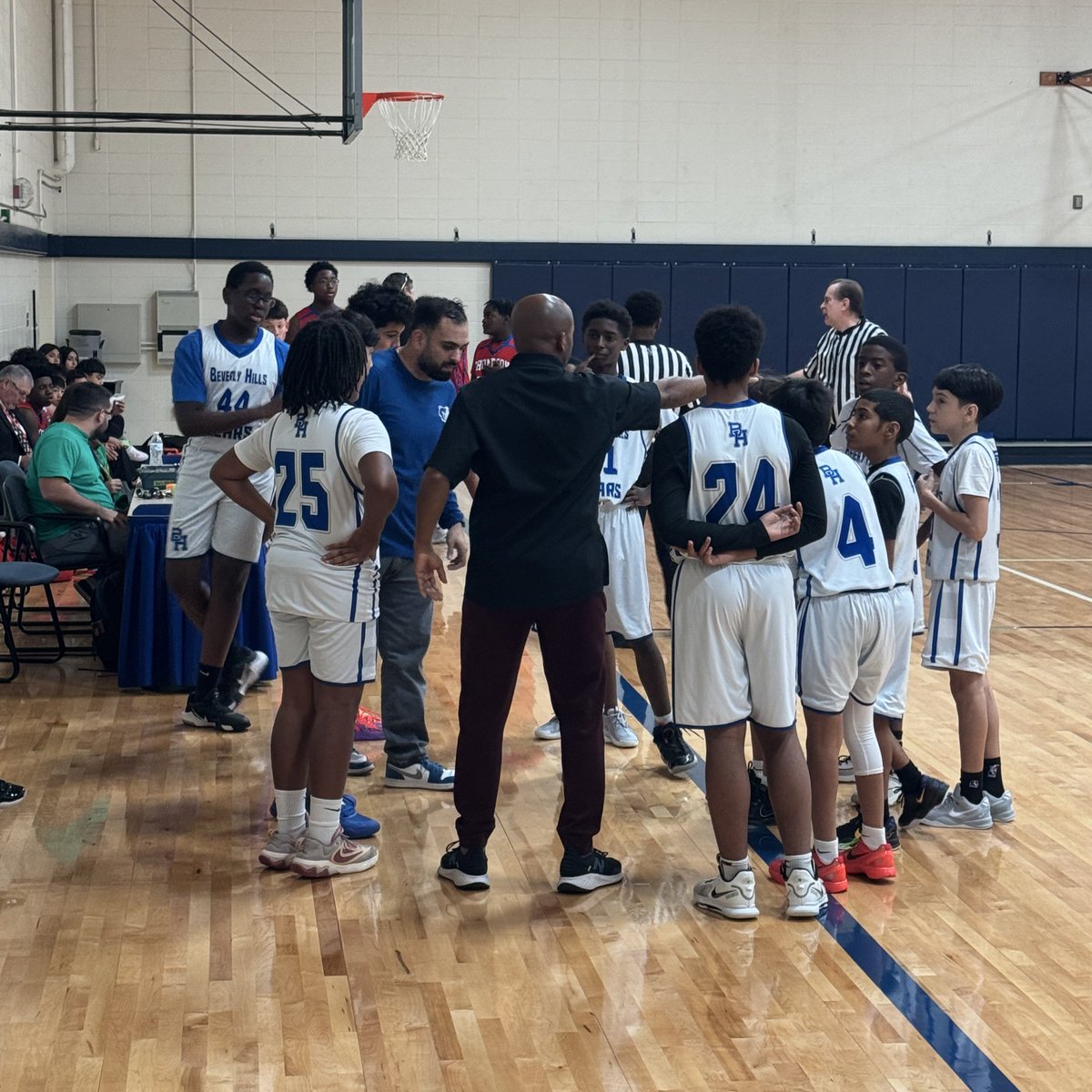 BHIAthletics's tweet photo. Some photos from today’s #BHIBasketball games against Thompson.
8A won 31-19
8B lost 21-35
7A won 43-42
7B lost 24-34
#BHIAthletics #BHIBears Pt. 2
A huge thank you for the support from @DobieHoops!!!! https://t.co/Y85GxlPWIN