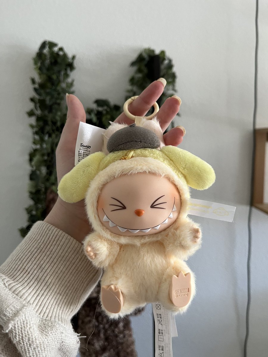 maddiecano's tweet photo. i got my labubu a pompompurin hat :3 https://t.co/oRwqOWBczU