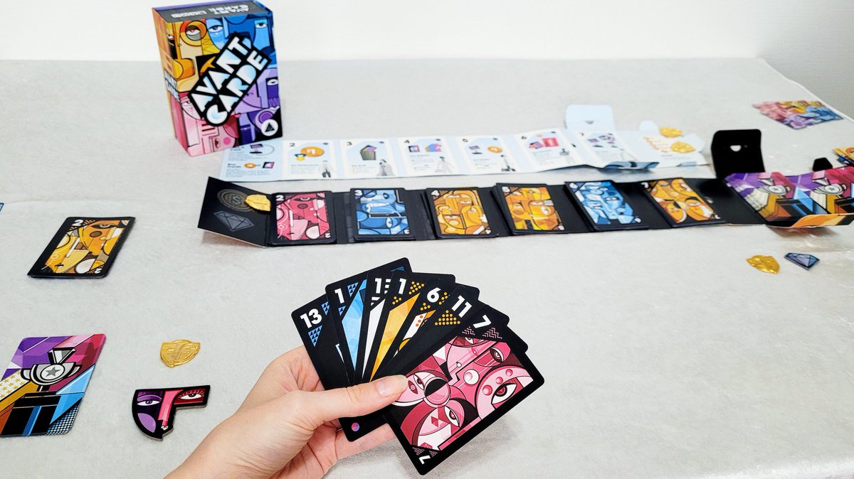 Avant Carde is one I always enjoy playing. 
It's surprisingly fast-paced! I love trying to figure out how to arrange my hand to build up the best chain &amp; get the most rewards.
And visually, man, is this cool!
@CriticalPlay <a href="/MaxGamesSeidman/">Max Seidman (exists)</a> @SoulCurryArt @Resonym #ボドゲ