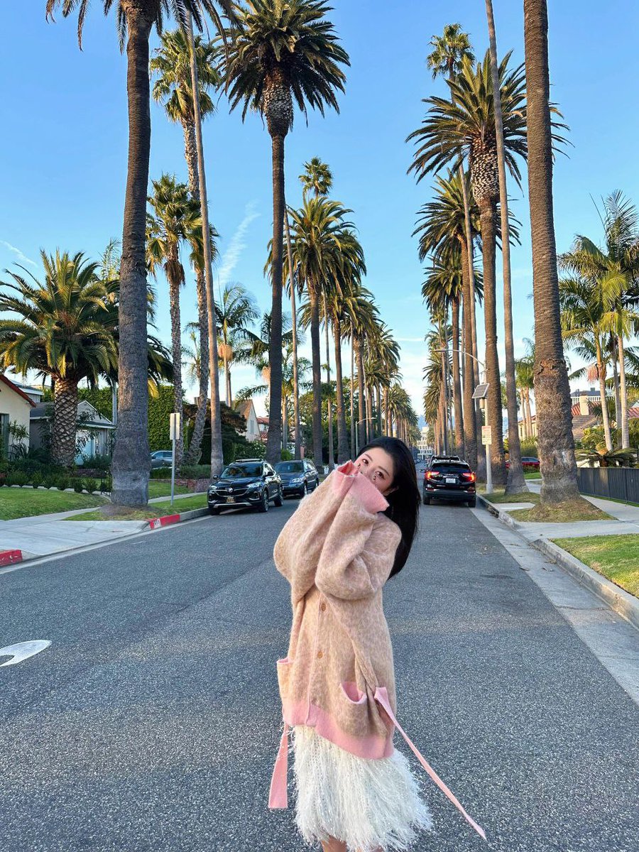 Gkuber's tweet image. Record what happens around you