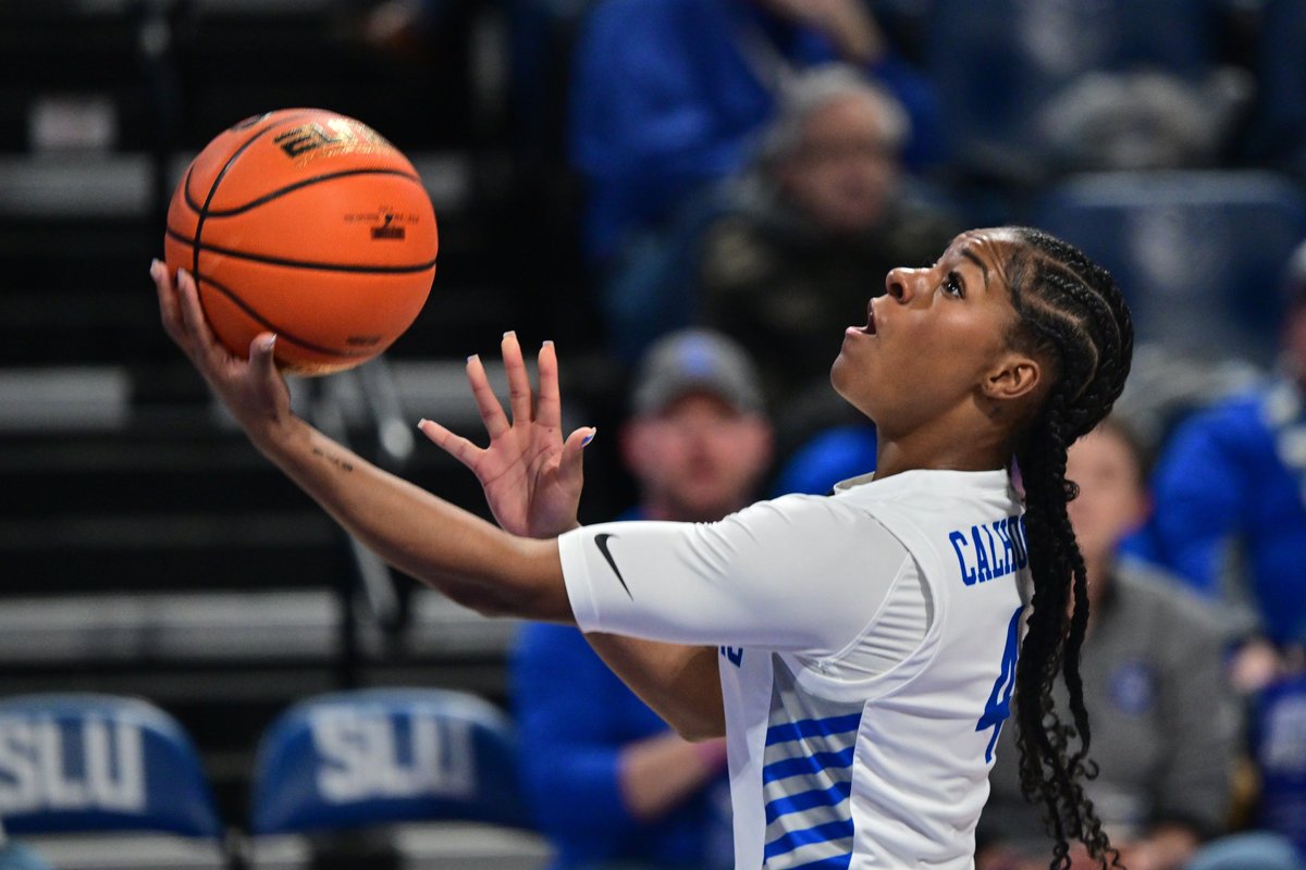 TimVizerPhoto's tweet photo. Wednesday I photographed Saint Louis University @SLU_Billikens vs Valparaiso @valpoathletics women's basketball and SLU vs Wofford @WoffordMBB men's hoops. I was assisting the SLU team photographer.  See more photos at https://t.co/vMv4fEu4ga #SportsPhotographer #ProPhotographer https://t.co/IkTiTIacI7