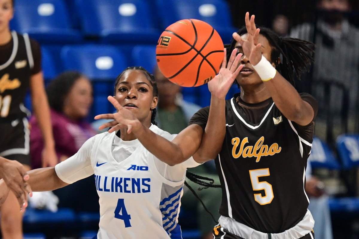 TimVizerPhoto's tweet photo. Wednesday I photographed Saint Louis University @SLU_Billikens vs Valparaiso @valpoathletics women's basketball and SLU vs Wofford @WoffordMBB men's hoops. I was assisting the SLU team photographer.  See more photos at https://t.co/vMv4fEu4ga #SportsPhotographer #ProPhotographer https://t.co/IkTiTIacI7