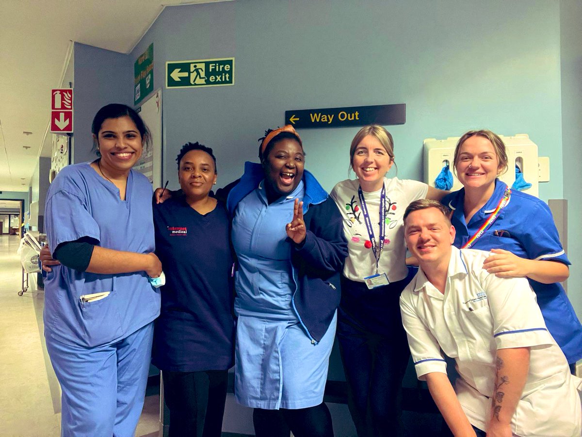 NikkiClarkey's tweet photo. Love a team pic 👏🏩 https://t.co/fz4D6h98IS