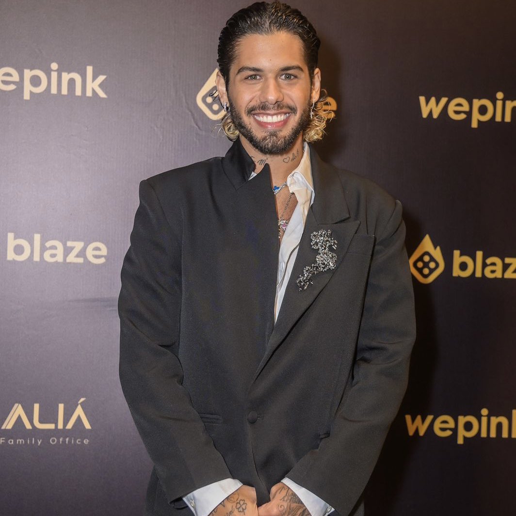 choquei's tweet photo. 🚨FAMOSOS: Zé Felipe elogia Virgínia Fonseca em noite de celebração.

“Não tem preguiça de trabalhar! Acorda cedo e não se dá ao luxo de ficar um dia fora das redes sociais”. https://t.co/OhH3AKrn6K