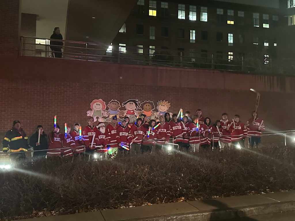 HiltonHockey's tweet image. Tonight, we’re trading our sticks for smiles as we join the Good Night Lights tradition to brighten the evening for the brave kids at @URMed_GCH 🏥❤️ #Cadets #WeAreHilton🍎