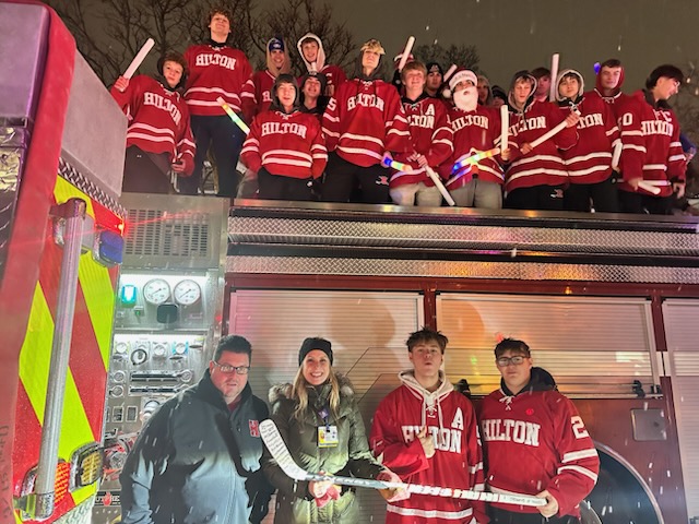 HiltonHockey's tweet image. Tonight, we’re trading our sticks for smiles as we join the Good Night Lights tradition to brighten the evening for the brave kids at @URMed_GCH 🏥❤️ #Cadets #WeAreHilton🍎