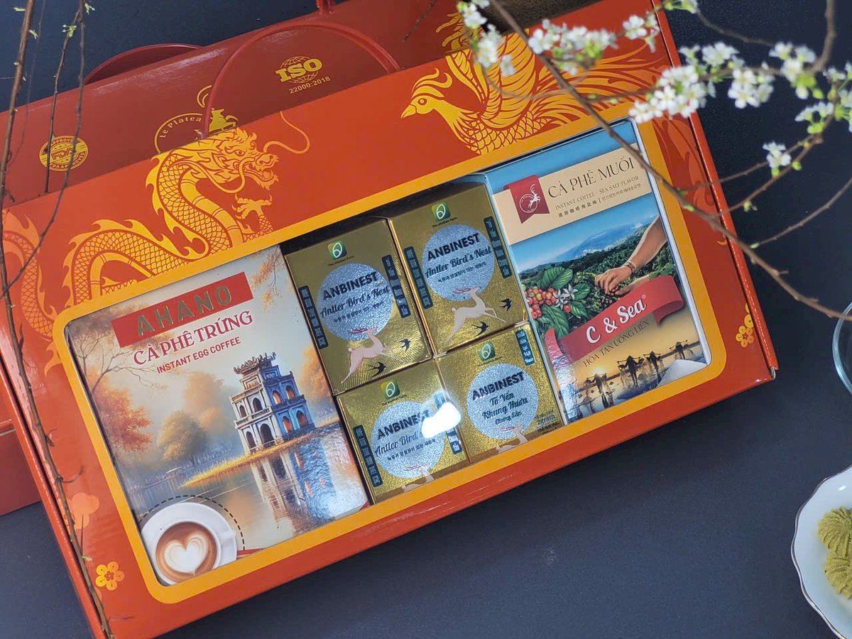 dantranviet's tweet photo. Hộp quà Tết 2025 chất hơn, đẹp hơn, xuất sắc hơn và rất hợp ví xiền ae nhé.
Bật mí: có ưu đãi đặc biệt dành riêng cho set quà Tết 🎆🎆
#caphemuoi #caphedua #caphesaurieng #caphehoatan #instantcoffee #durian #saltcoffee #leplateau #cafemuoi #cafedua #cafesaurieng #durica #cafetrung #ahano #dantran #dasata