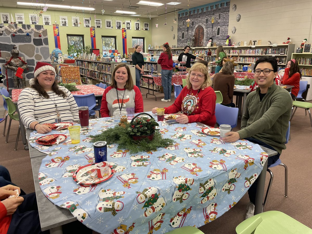 ktesapps's tweet photo. The teachers were treated to an amazing breakfast this morning compliments of our wonderful PTA!  Thank you so much for your thoughtfulness!💞🎄🕎🥳 Enjoy your holidays and precious time with family! https://t.co/e01Msdl7qF