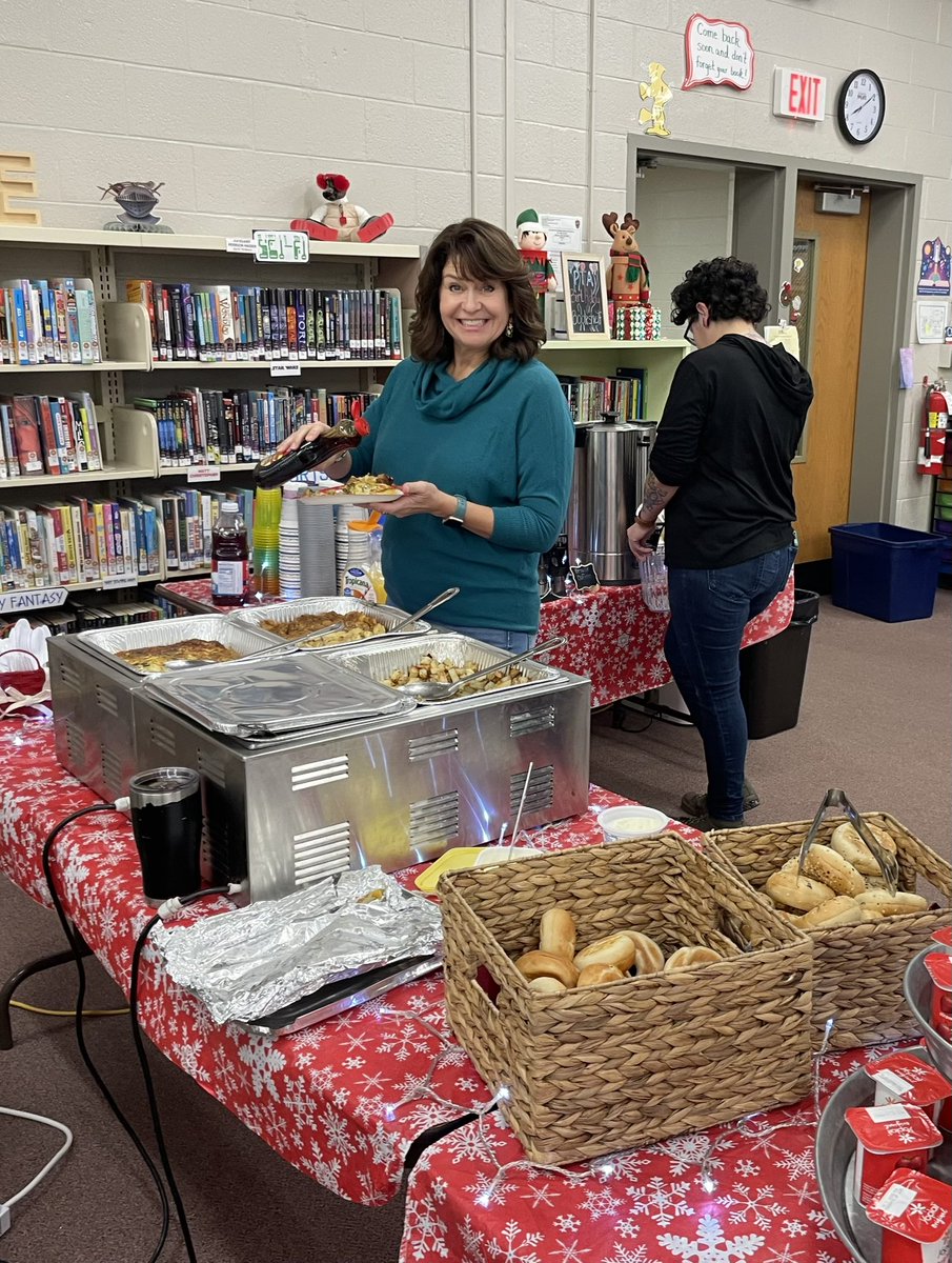 ktesapps's tweet photo. The teachers were treated to an amazing breakfast this morning compliments of our wonderful PTA!  Thank you so much for your thoughtfulness!💞🎄🕎🥳 Enjoy your holidays and precious time with family! https://t.co/e01Msdl7qF