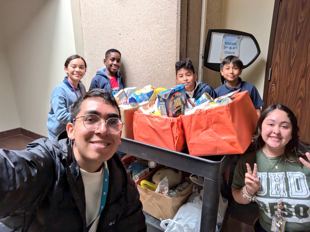 Daniel Gomez (@sparkin_joy) on Twitter photo This semester, our Kennedy NEHS members helped our Family Center pack food drive boxes for some of our Kennedy families.✨💕
<a href="/NatHonorSociety/">National Honor Society</a> This semester, our Kennedy NEHS members helped our Family Center pack food drive boxes for some of our Kennedy families.✨💕
<a href="/NatHonorSociety/">National Honor Society</a>