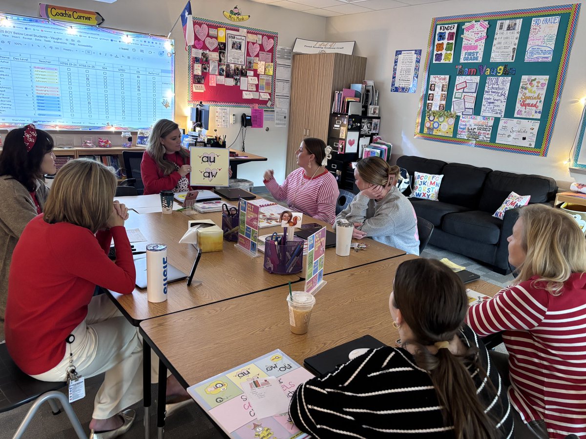 eagertolearnSoo's tweet image. Phonics with social stories! Ms. Boatright from kinder coaches her team on phonics with stories and total physical response! We are stronger together! Teachers teaching and learning from each other @VaughnElemFISD @FISD_EB