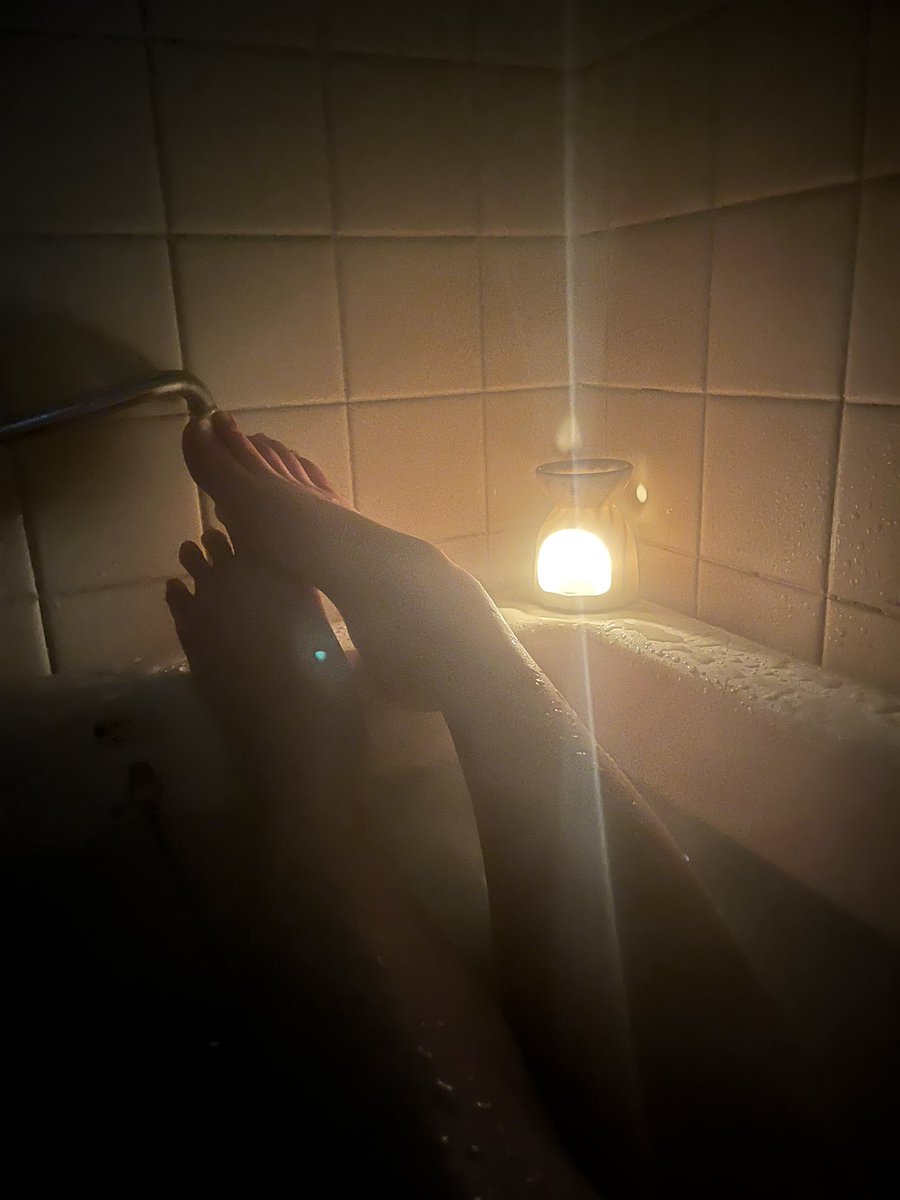 先日はご来店
ありがとうございました❣️

久しぶりの千葉店で
お会い出来て嬉しかったです❤️

みずきはお風呂が大好き💕
アロマキャンドルでゆっくり
浸かりました☺️

明日はマダムリラックス成田店

12月20日(金)11時から15時
短いですが
暖かい時間を一緒に過ごしましょ❤️

ご予約お待ちしてます💕