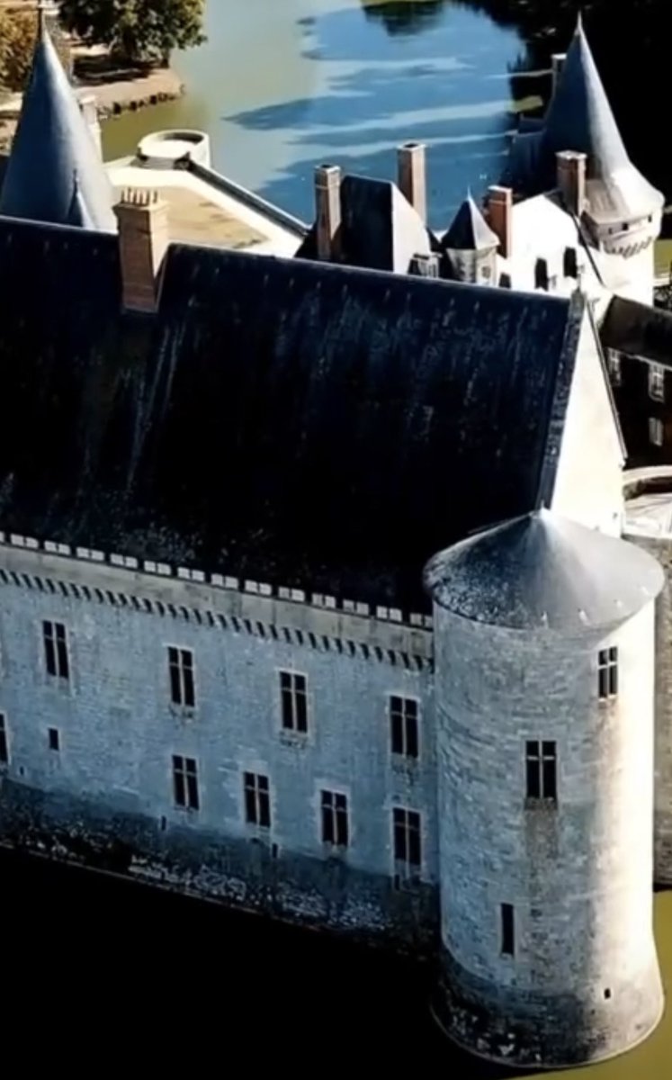 UnitArchives's tweet photo. What made medieval castles so indestructible?
Spoiler: It wasn’t just thick walls.
Watch our latest short to see how they kept enemies at bay.
https://t.co/GaSNHCgHMF
#UnitArchives #History #MedievalCastle #Reels #HistoryLover #historyfacts https://t.co/fL0RvkUBuY