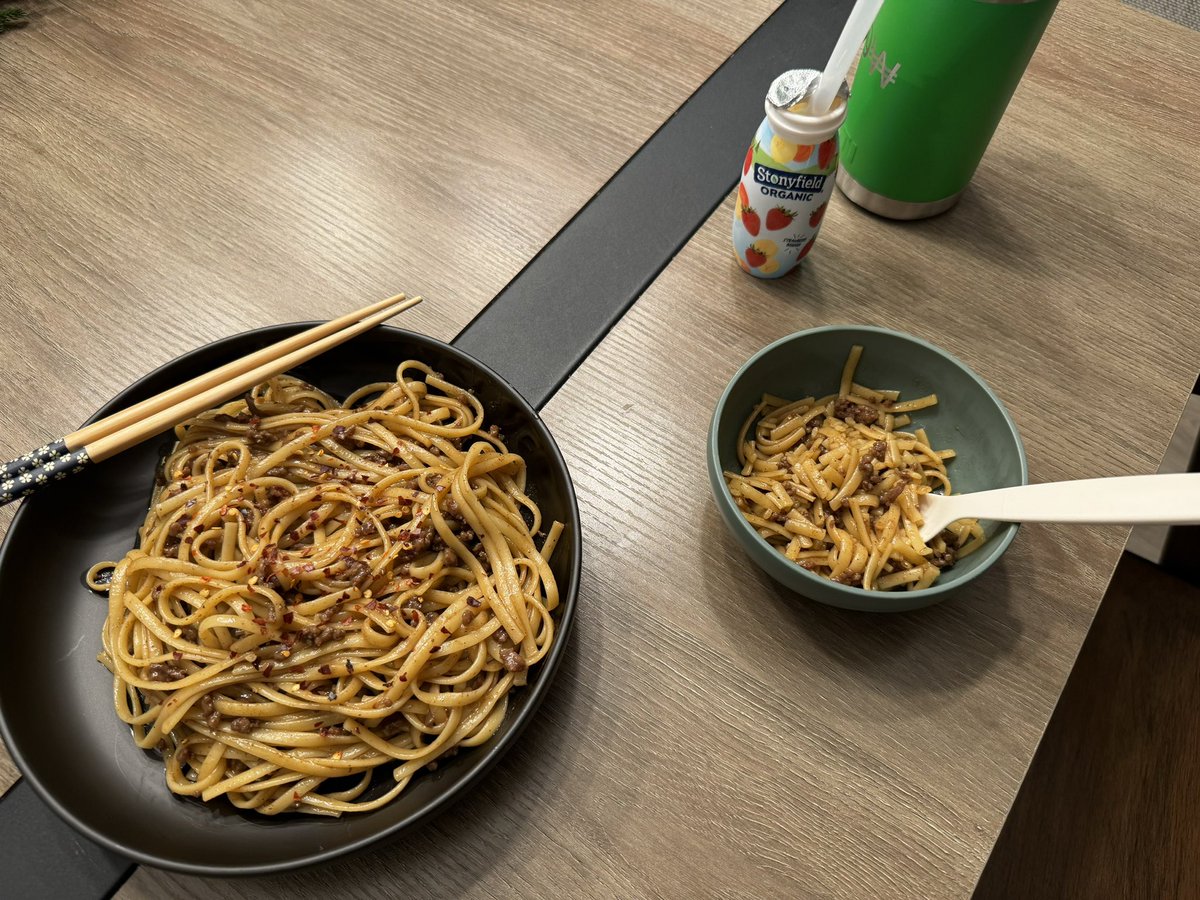 alia_lynn22's tweet photo. @BrookieJ07 Me and my sons Mongolian beef noodles😋🥢 https://t.co/dHpqQo2VpO