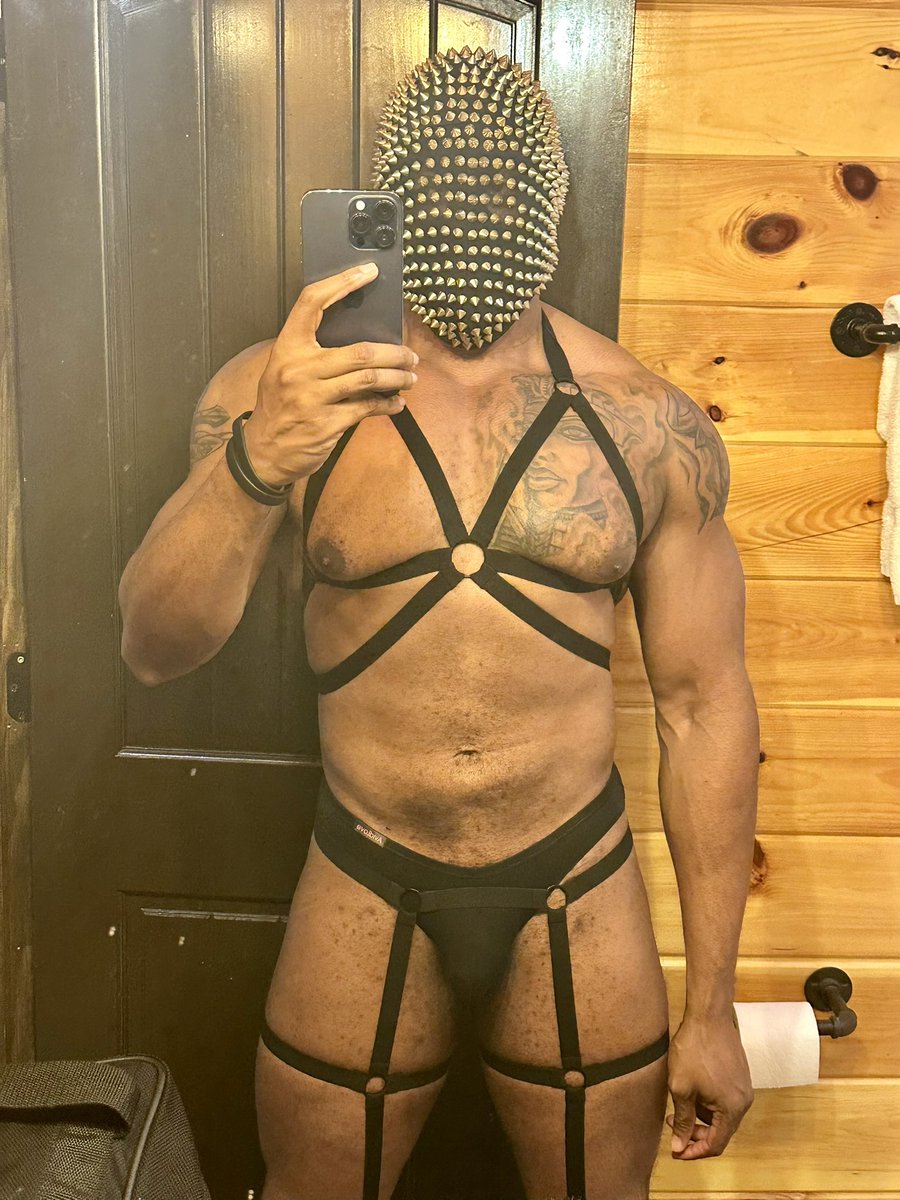 randomatlkat's tweet photo. I liked the way I looked in this https://t.co/wX2Hug7D1l