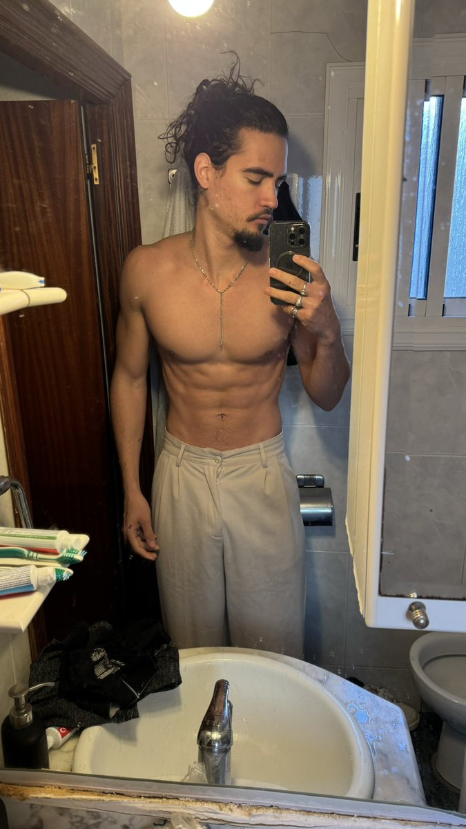 JFraserCuban's tweet photo. just woke up 😛 https://t.co/9WpJHHv2Wu