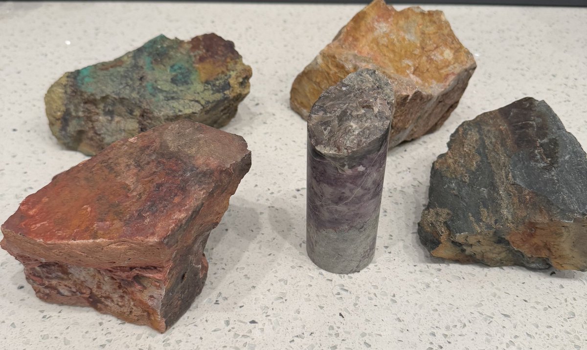 Laurie_13645's tweet photo. Always a great day talking rocks ๐ชจ & mining โ๏ธ- the best is spending time with geologists!!! Anyone who knows me I am a wanna be!!! #uranium #silver #gold #copper #IOCG #nickel #exploration #Riverboat #GreatProjects #Canada ๐จ๐ฆ https://t.co/ZPgjgATFbV