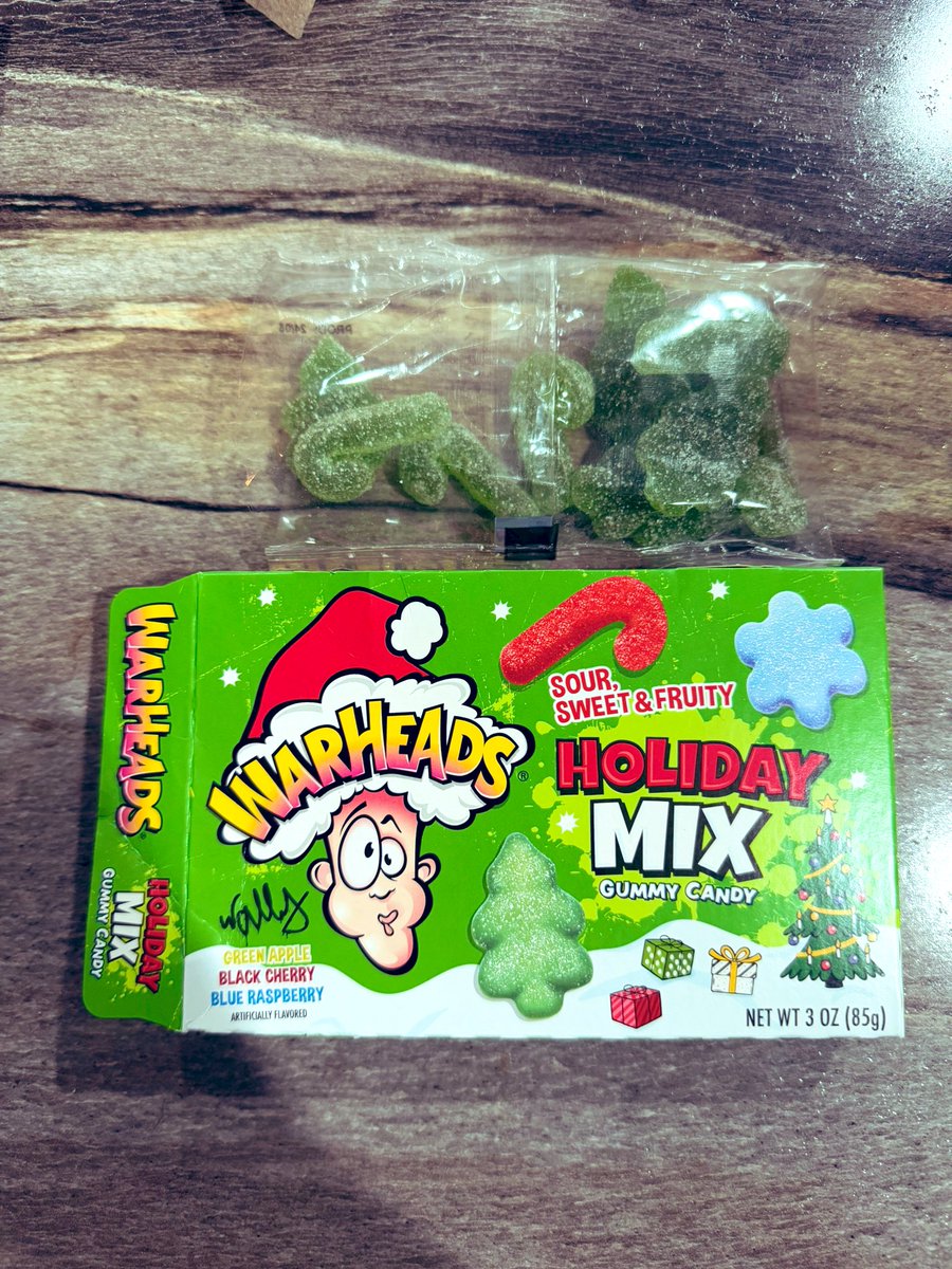 WilliamMmiller's tweet photo. @WARHEADS  I got the WARHEADS Holiday Mix and it only came with green candy canes. What happened? https://t.co/MCjcwxcHNS
