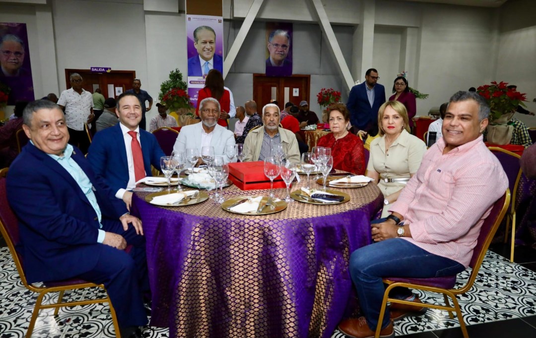 VanguardiaRD's tweet photo. #PortadaPrincipalPLD | Fiesta navideña en el PLD

@JohnnyPujols, Sec. Gral. del PLD resalta la armonía y unidad predominante en el Partido que motivará superar con acierto, retos y desafíos del 2025. https://t.co/UahbjvpSN3 vía @VanguardiaRD https://t.co/dgLZxDFNwM