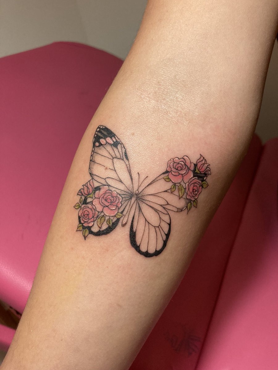 zarsarttt's tweet photo. Hoy fue un buen día ✨
Tatué bonito y mi clienta me trajo paleta y luego en otra pública vi un trabajo sanito que hice el año pasado 🔥 https://t.co/macm0W1S74