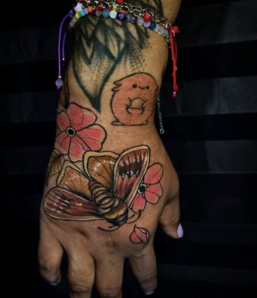 zarsarttt's tweet photo. Hoy fue un buen día ✨
Tatué bonito y mi clienta me trajo paleta y luego en otra pública vi un trabajo sanito que hice el año pasado 🔥 https://t.co/macm0W1S74