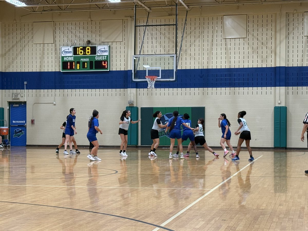 Mel_Mtz3181's tweet photo. 7th grade girls basketball game! Great job! #Skyhawkpride #Vhawks https://t.co/gV2dcB8nOQ
