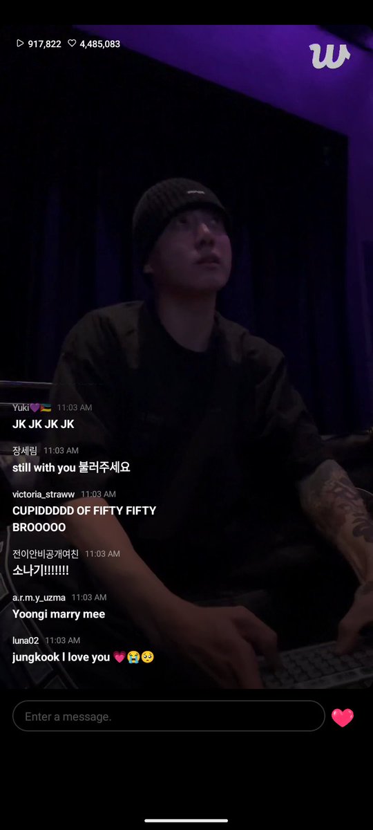 Rayane262007's tweet photo. Ele em live 😭😭😭 que nostalgia hein Jungkook,sinto sua falta e de todos os outros https://t.co/8SFo4XYzZq
