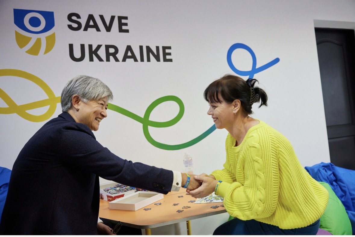 Fantastic to see Foreign Minister <a href="/SenatorWong/">Senator Penny Wong</a> visit <a href="/SaveukraineUs/">Save Ukraine</a> over the last day. #WorldVision are proud partners with #SaveUkraine and they are doing incredible work on the ground!

saveukraineua.org