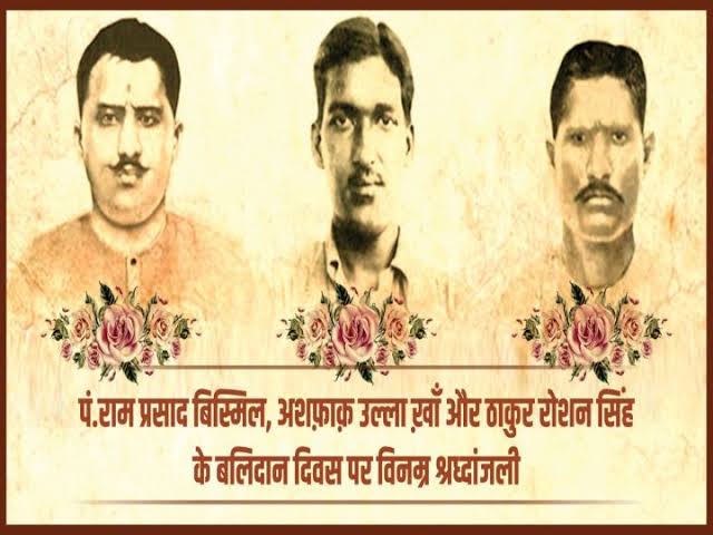 Krishnapips's tweet image. मातृभूमि की स्वतंत्रता की खातिर सब कुछ न्यौछावर कर हंसते-हंसते फांसी का फंदा चूमने वाले स्वतंत्रता सेनानी राम प्रसाद बिस्मिल जी, अशफाक उल्ला खां जी और ठाकुर रोशन सिंह जी के बलिदान दिवस पर नमन। 💐🇮🇳 जय हिंद