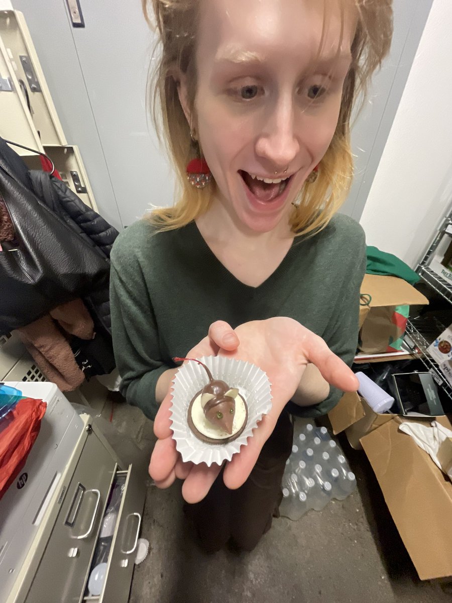 wormsoups's tweet photo. you can give a mouse a cookie but you can also give your baristas a mouse cookie https://t.co/17r5afCaDq