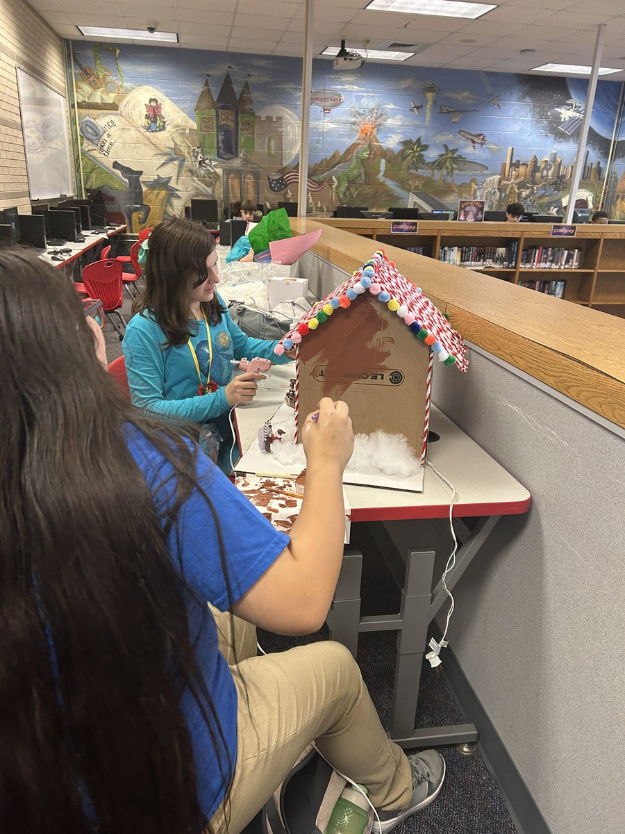 LibraryODMS's tweet image. Great day @ ODMS Library! @ODMSMustangs @Alief_Libraries