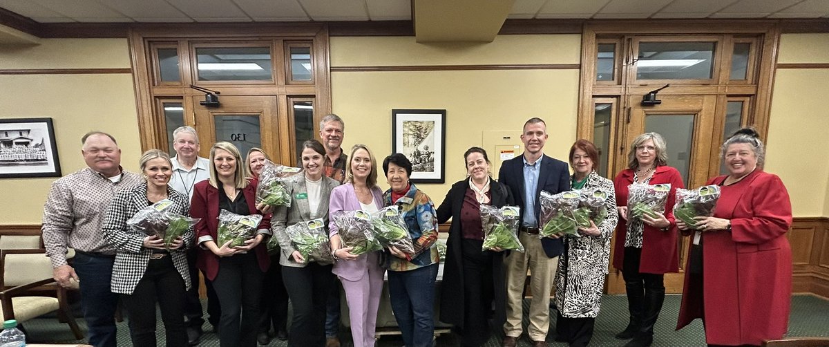 I am so thankful for this amazing Farm to School team! We have so many exciting things we are working on for 2025 to keep Arkansas leading the way. <a href="/BreanneDavis/">Breanne Davis</a> <a href="/Wesley__Ward/">Wes Ward</a> #arleg #ARpx