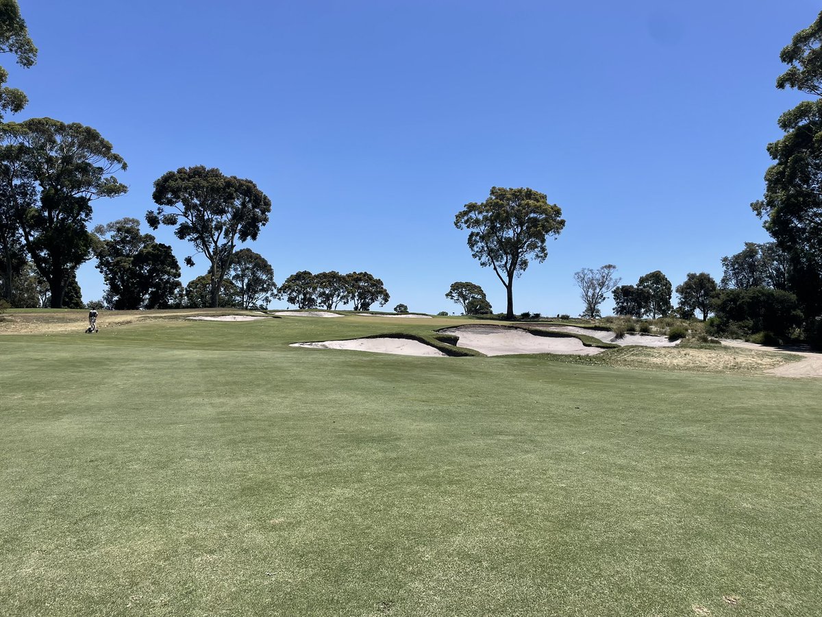 MarkAllenGolf's tweet image. Commonwealth Golf Club looking superb after Tom Doaks facelift - The Pure distinction greens are magnificent and so are the subtle bunker changes. And just for a touch of class, how about the flag sticks and their matching tees!!