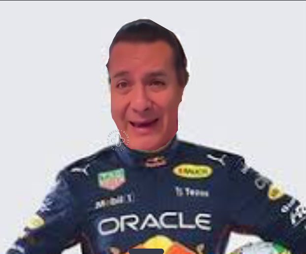 Octasanme1940's tweet photo. @DonDevaluacion 🚨ÚLTIMO MINUTO🚨

Red Bull anuncia que el lugar que deja vacante Checo Pérez será ocupado por Emilio Ruggerio. 

El famoso tenor, artista de Photoshop, Ex-agente de la CIA y dueño de Ferraris es considerado también uno de los pilotos más intrépidos del mundo. https://t.co/JyGRtTMTSx