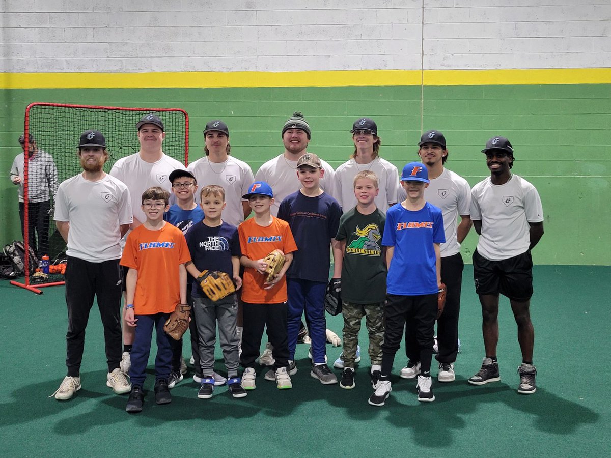 Grace Christian Baseball (@gracetigersbsb) on Twitter photo Proud of our guys for helping out with our local <a href="/GRFlamesSports/">Flames Sports</a> travel practice tonight! Giving back...
#DoMore Proud of our guys for helping out with our local <a href="/GRFlamesSports/">Flames Sports</a> travel practice tonight! Giving back...
#DoMore