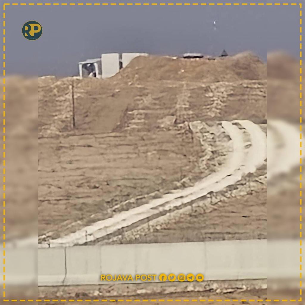 ROJAVA_NEWS0's tweet image. قام جيش الاحتلال التركي ليلة أمس بنشر الأسلحة الثقيلة في قرى برسوس وتوبالاك وجنكوك التابعة لناحية سروج بشمال كردستان - تركيا الطرف المقابل لمدينة كوباني.
تم تجهيز هذه المواقع خلال هجمات داعش عام 2014 وتمركز فيها عدد كبير من المرتزقة والجنود.
#Rojava_Post