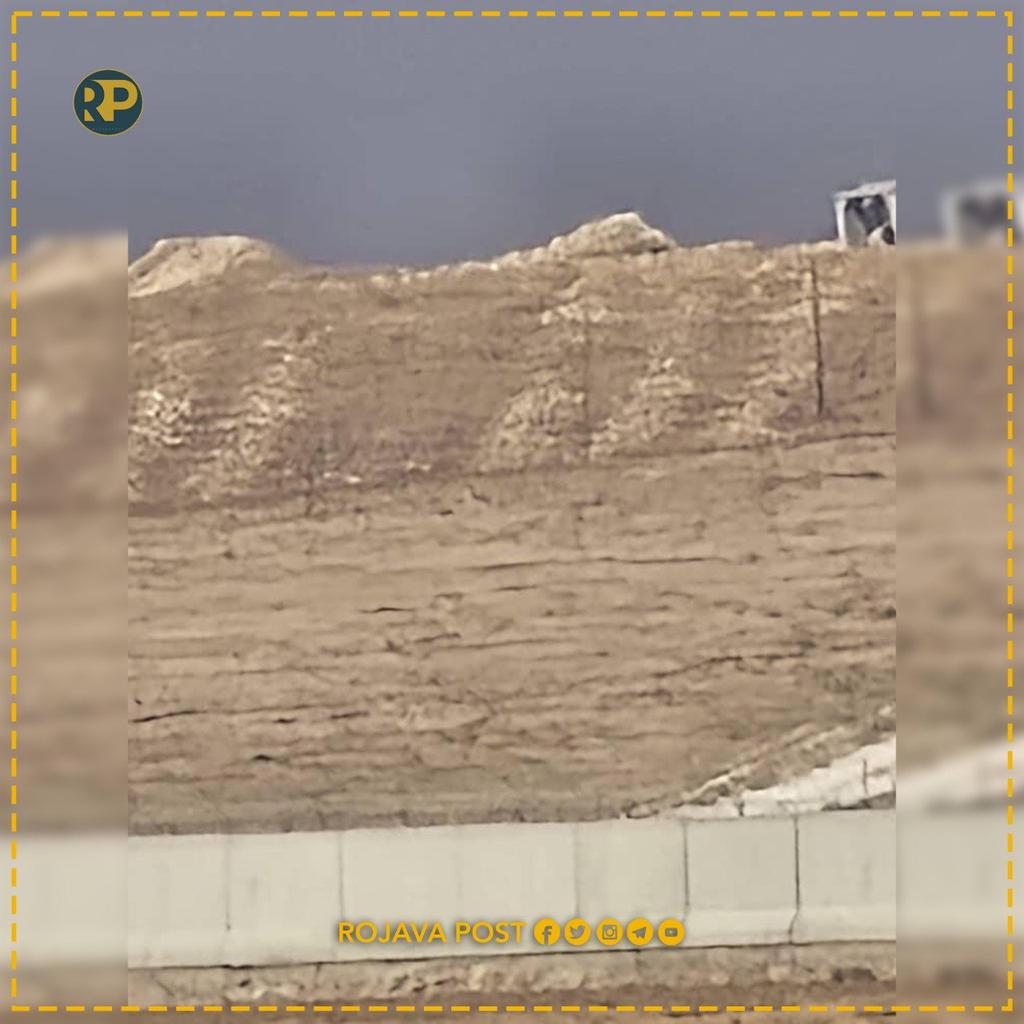 ROJAVA_NEWS0's tweet image. قام جيش الاحتلال التركي ليلة أمس بنشر الأسلحة الثقيلة في قرى برسوس وتوبالاك وجنكوك التابعة لناحية سروج بشمال كردستان - تركيا الطرف المقابل لمدينة كوباني.
تم تجهيز هذه المواقع خلال هجمات داعش عام 2014 وتمركز فيها عدد كبير من المرتزقة والجنود.
#Rojava_Post