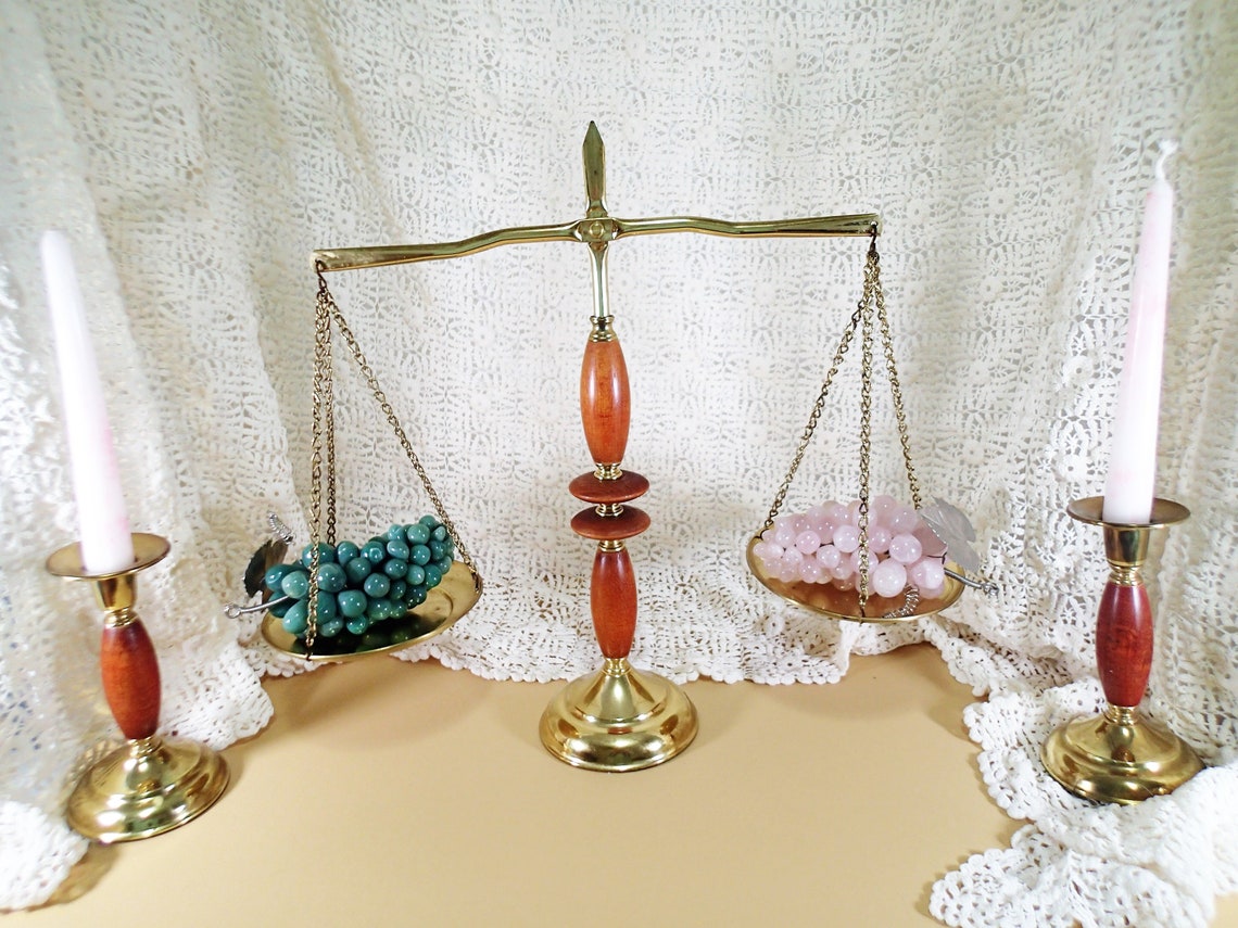 RetroRecollec's tweet photo. https://t.co/VIr4V6Kubn Mid-Century Colonial revival decorative balance scale with matching candle holders and Green Aventurine and Pink Rose Quartz stone grape bunches. #ColonialRevival #balanceScale #GreenAventurineGrapes #RoseQuartzGrapes #wiseshopper https://t.co/f5e0i3d9iy