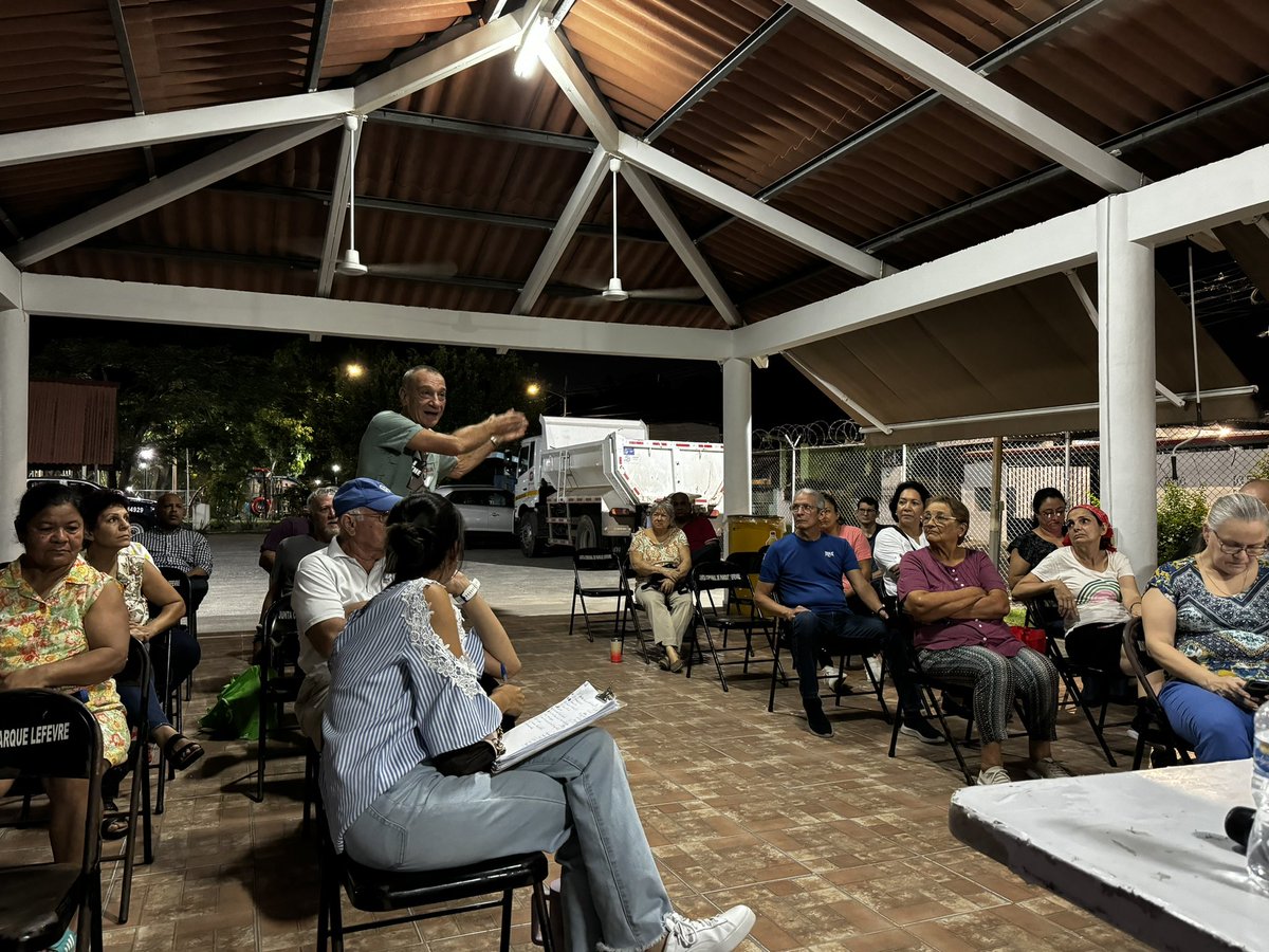 Parque_Lefevre's tweet photo. Reunión comunitaria con los vecinos de Chanis. #Seguridad #Chanis #Comunidad @Rodriguez_Olmos https://t.co/AEq4NH2x3N
